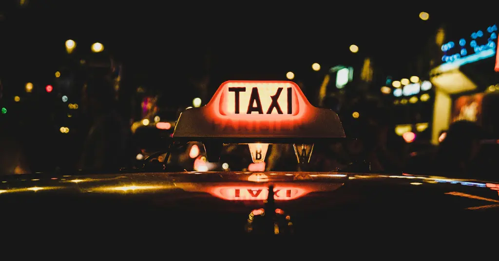 Chauffeur VTC ou taxi en micro-entreprise, au volant